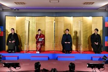 左から柄本佑、綾瀬はるか、高橋一生、北村一輝。