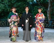 左から尾碕真花、奥野壮、井頭愛海。