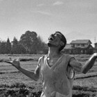 後ろ歩きをする謎の男の正体とは…内田英治も絶賛「コントラ」本予告が解禁