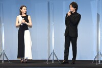 左から北川景子、中村倫也。