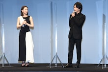 左から北川景子、中村倫也。