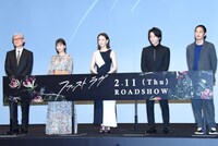 「ファーストラヴ」完成報告イベントの様子。左から堤幸彦、芳根京子、北川景子、中村倫也、窪塚洋介。