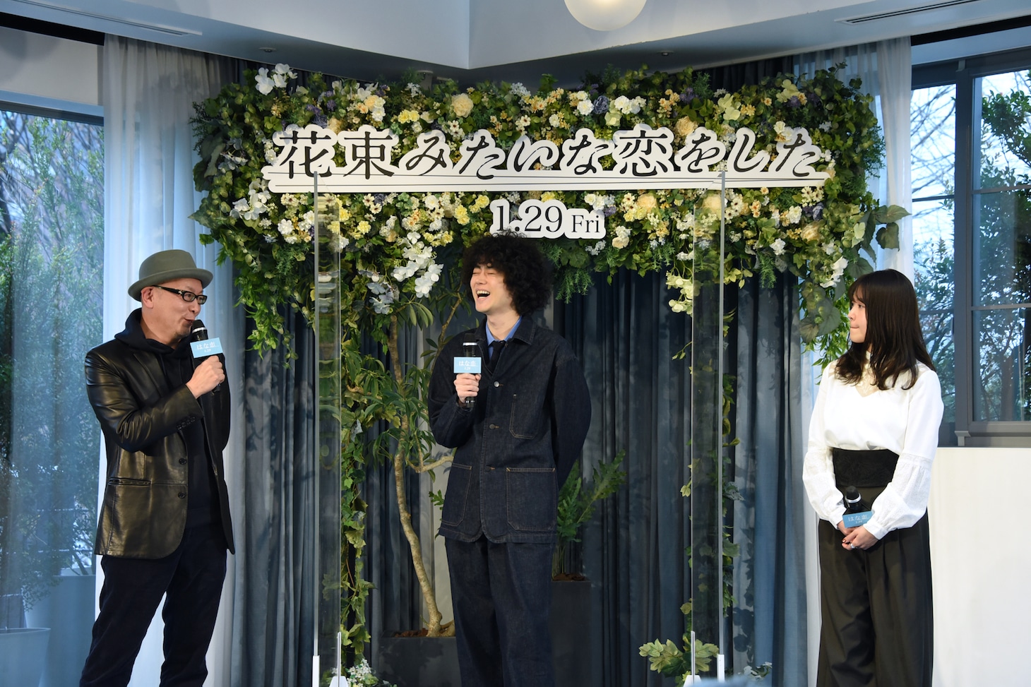 左から土井裕泰、菅田将暉、有村架純。