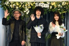「花束みたいな恋をした」完成報告イベントの様子。左から土井裕泰、菅田将暉、有村架純。