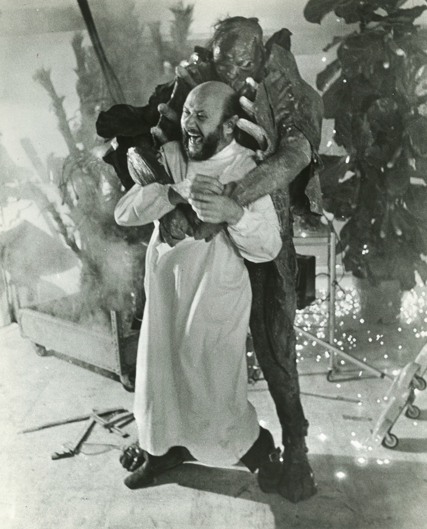 「悪魔の植物人間」 (c)1973 CYCLONE PRODUCTIONS, INC./VIDCREST. (c) 2005 SUBVERSIVE CINEMA, INC. ALL RIGHTS RESERVED.