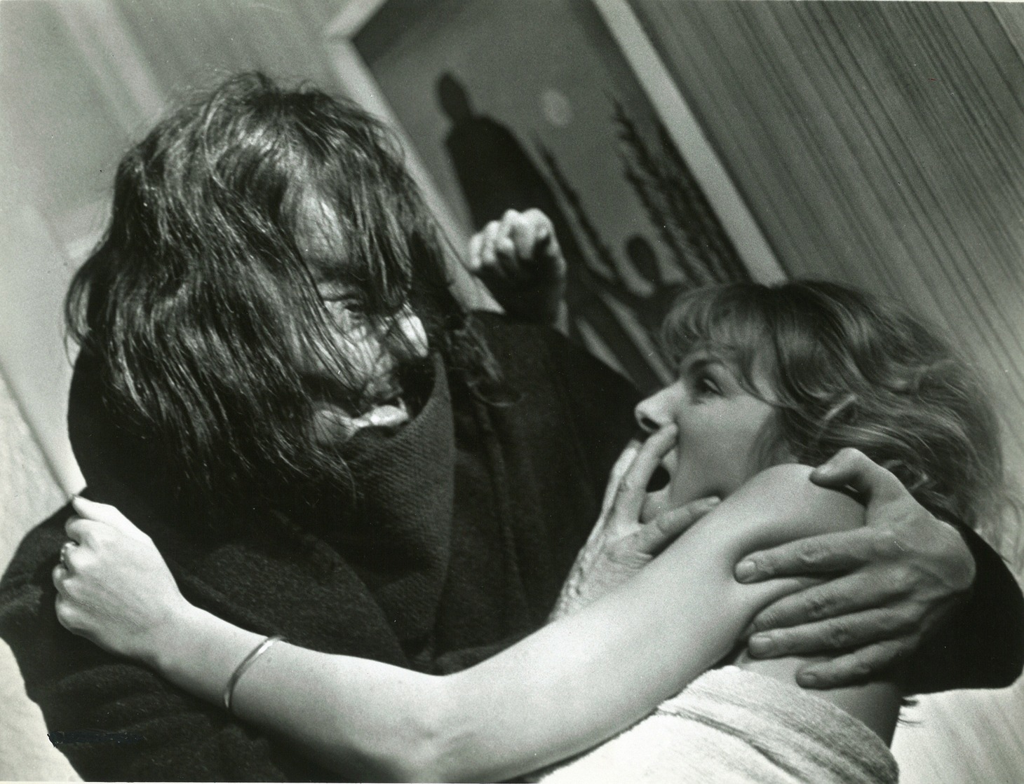 「悪魔の植物人間」 (c)1973 CYCLONE PRODUCTIONS, INC./VIDCREST. (c) 2005 SUBVERSIVE CINEMA, INC. ALL RIGHTS RESERVED.