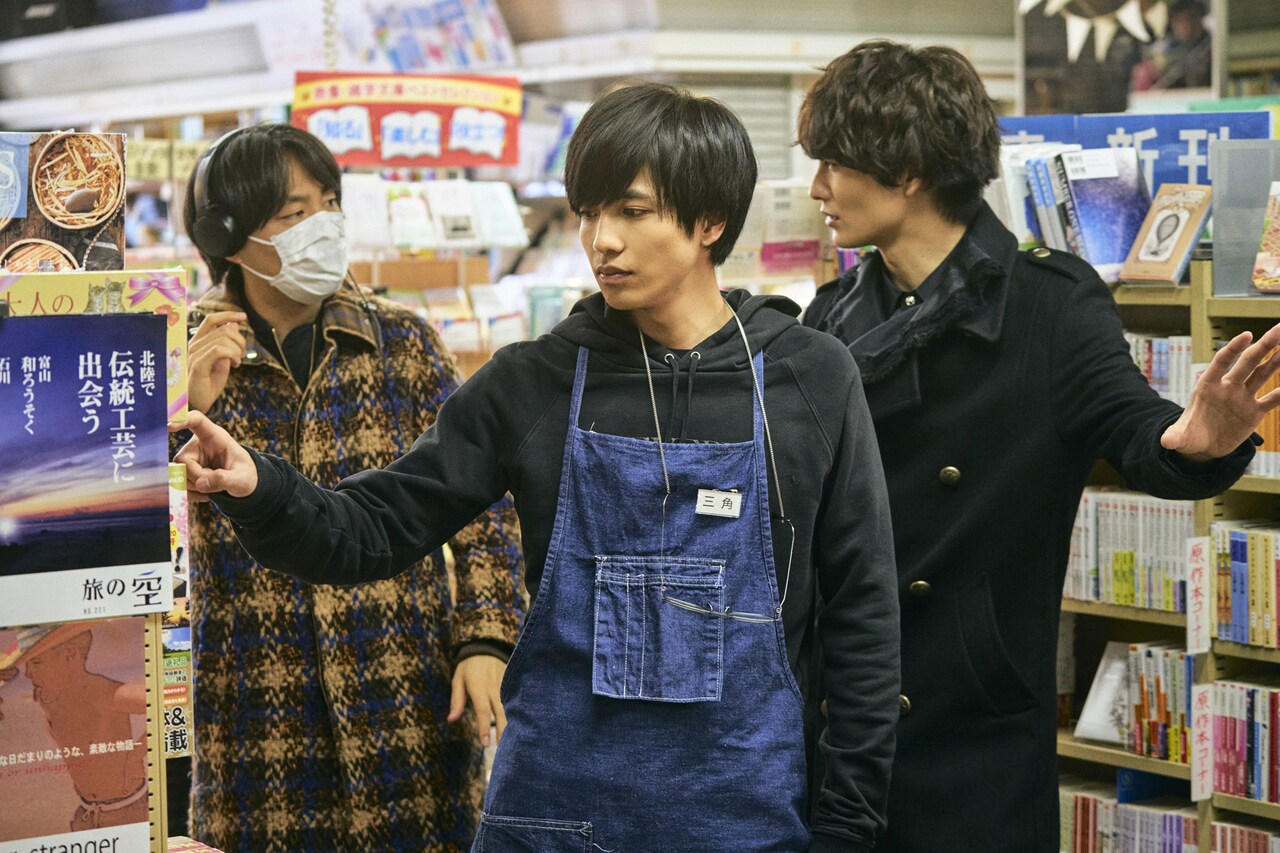 岡田将生、志尊淳の除霊シーン舞台裏が解禁「さんかく窓の外側は夜」メイキング