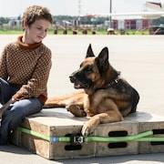 ザギトワが秋田で出演作「ハチとパルマの物語」をPR、愛犬マサルの兄弟とも対面