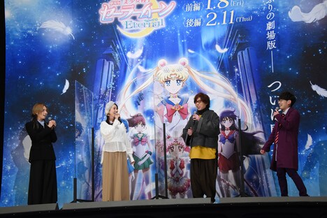 舞台挨拶の様子。