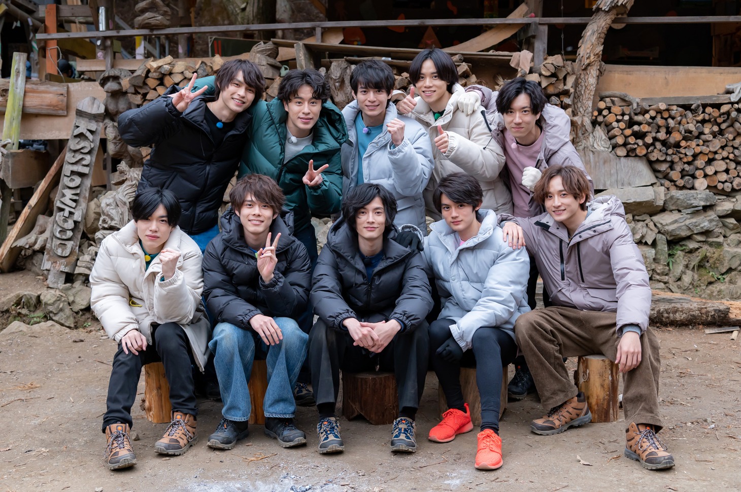 前列左から福崎那由他、細田佳央太、渡邊圭祐、藤原大祐、小関裕太。後列左から兵頭功海、富田健太郎、溝口琢矢、太田将熙、石賀和輝。
