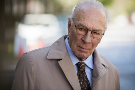 クリストファー・プラマー演じるフランク・ピッツェンバーガー。