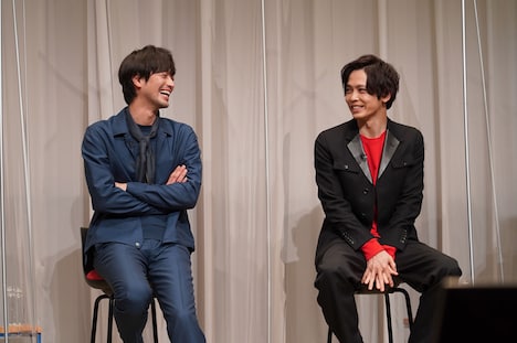 左から竹財輝之助、猪塚健太。