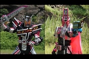 「RIDER TIME 仮面ライダージオウ VS ディケイド/7人のジオウ!」より、仮面ライダージオウ ディケイドアーマーセイバーフォーム(左)、仮面ライダーディケイド コンプリートフォーム21(右)。(c)2021 「仮面ライダージオウVSディケイド/7人のジオウ!」製作委員会 (c)2018石森プロ・テレビ朝日・ADK EM・東映