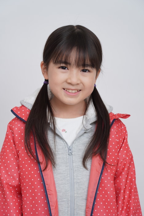 新津ちせ演じる橘愛奈。