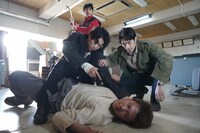 「君と世界が終わる日に」第1話より。