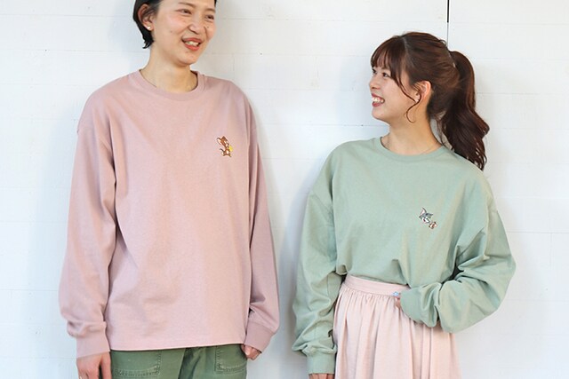 「トムとジェリーロンT」の着用イメージ。