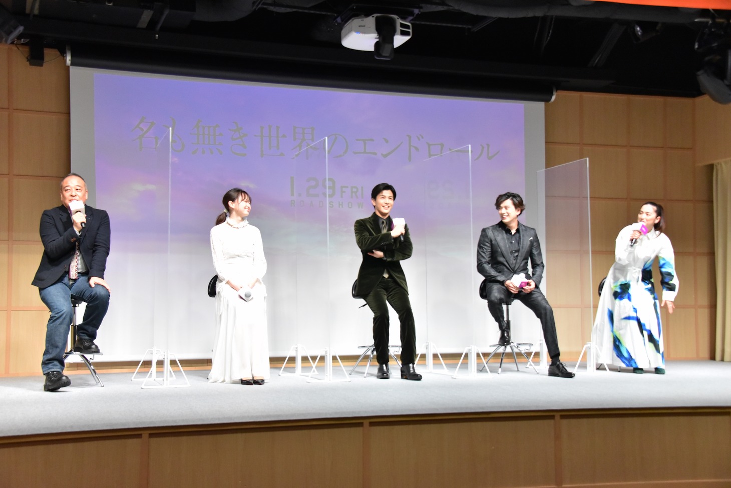 「名も無き世界のエンドロール」大ヒット祈願イベントの様子。
