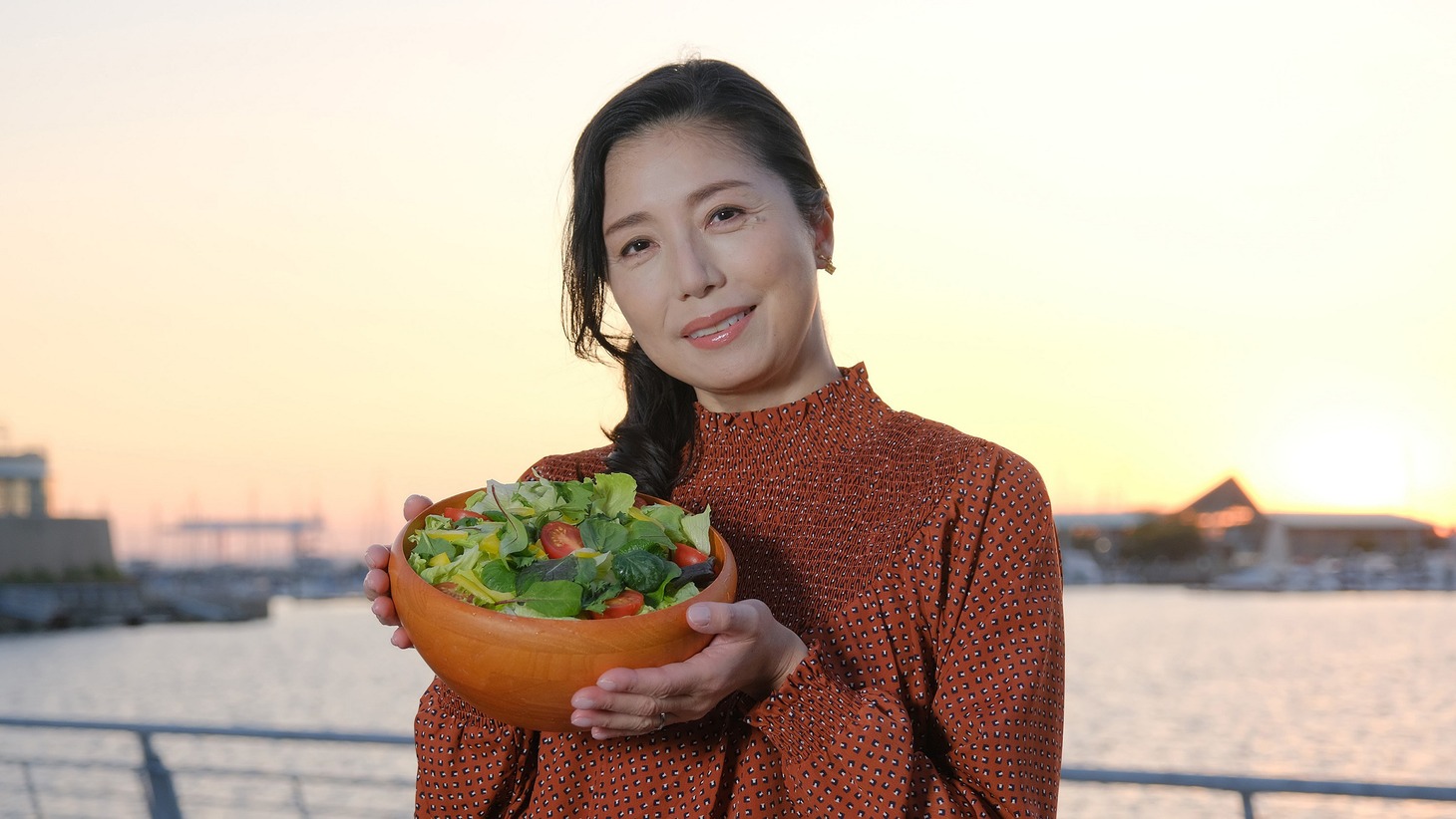 高橋ひとみ演じる丹羽聖子。