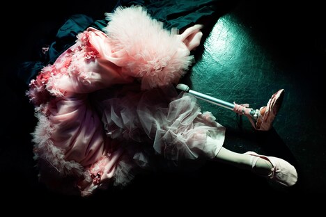 「対話する衣服 -6組の“当事者”との葛藤 -」（撮影：LILY SHU）