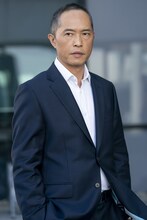 ケン・レオン演じるエリック。