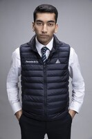 ナブザン・リザワン演じるハリ。