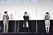 「北川景子さんとのシーンが一番楽しかったの？」と岡田将生（中央）、志尊淳（左）に尋ねられる平手友梨奈（右）。