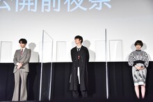 森ガキ侑大の手紙の朗読に耳を傾けるキャストたち。