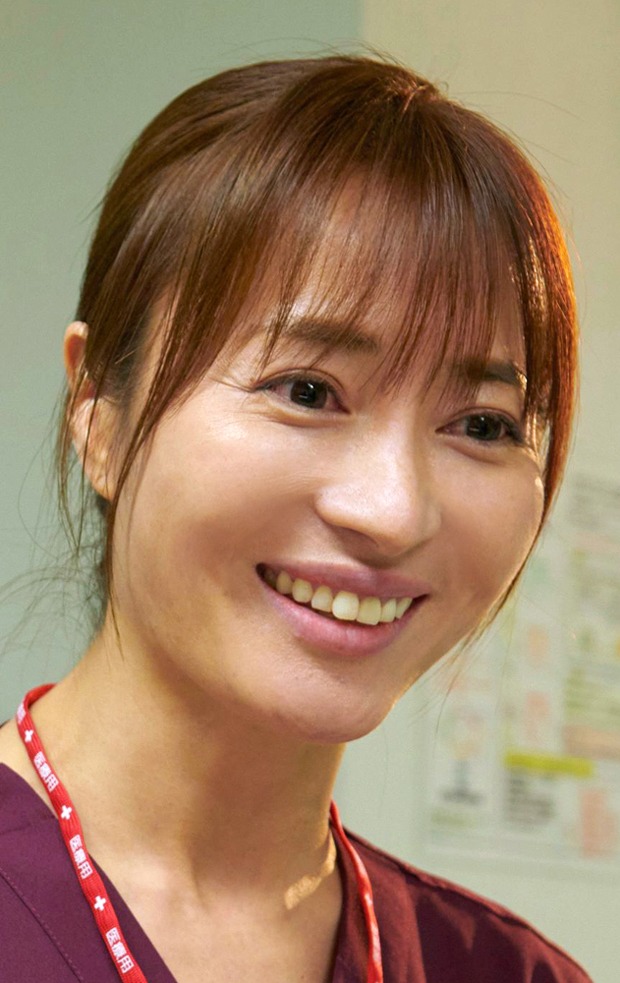 新山千春演じる外村勝子。