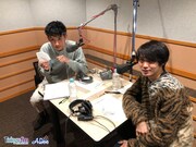 杉野遥亮（奥）と磯村勇斗（手前）。