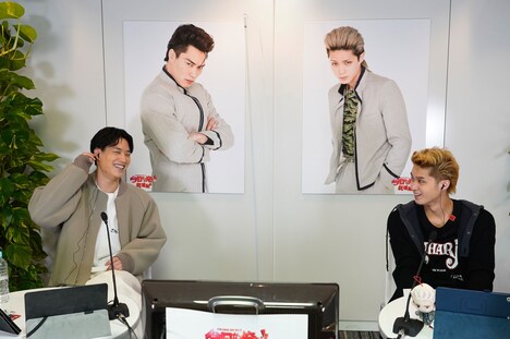 左から鈴木伸之、磯村勇斗。