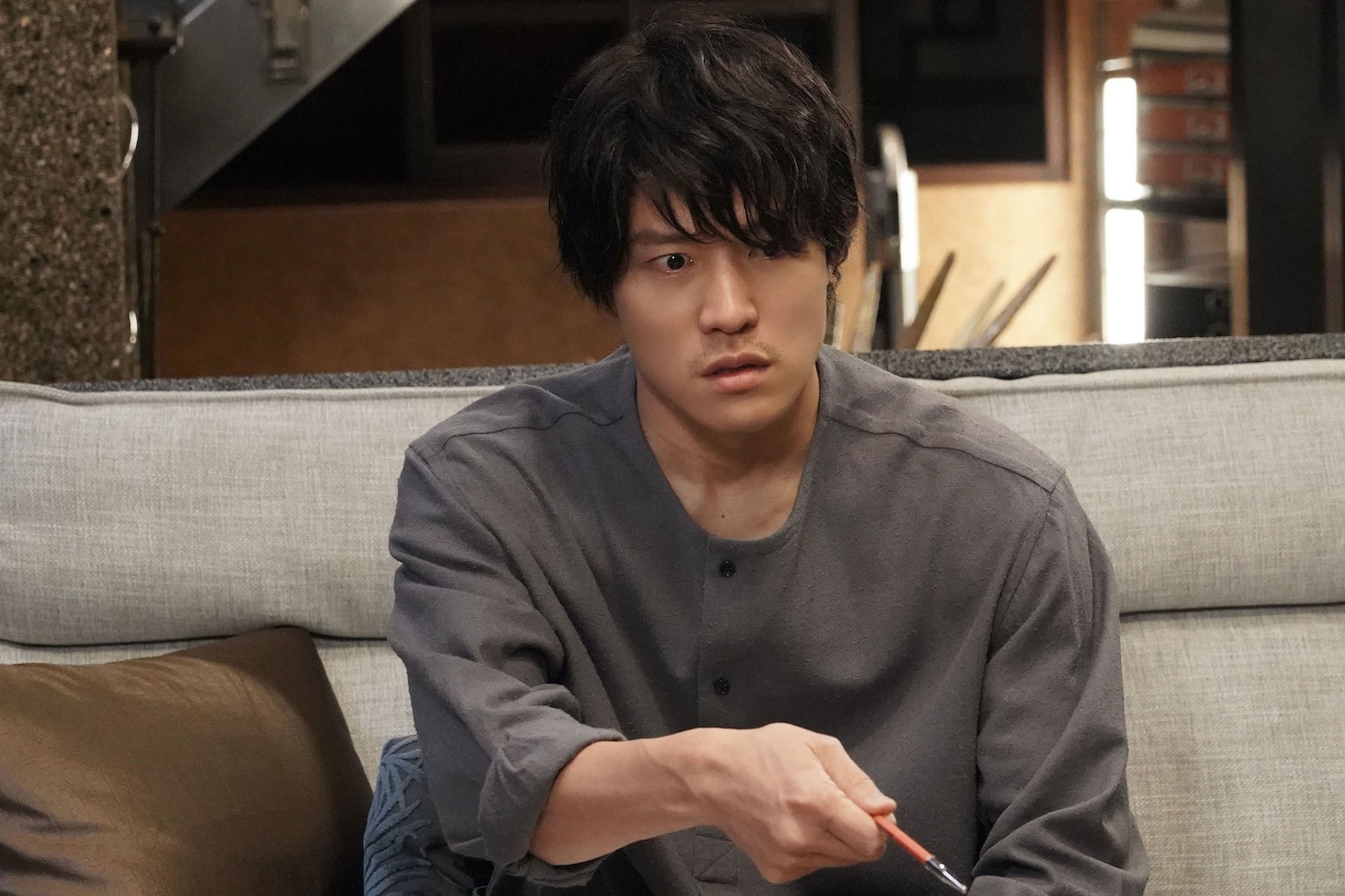 鈴木亮平演じる刈部清一郎。
