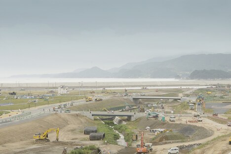 「二重のまち／交代地のうたを編む」