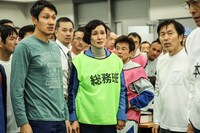 「Fukushima 50（フクシマフィフティ）」より、安田成美（中央）。(c) 2020『Fukushima 50』製作委員会