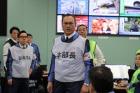 「Fukushima 50（フクシマフィフティ）」より、渡辺謙（中央）。(c) 2020『Fukushima 50』製作委員会