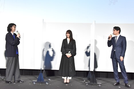 左から菅田将暉、有村架純、坂元裕二。