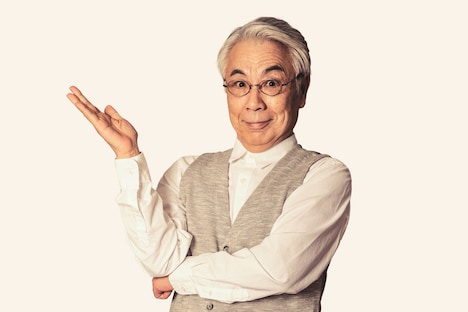 イッセー尾形演じるブックカフェのマスター。