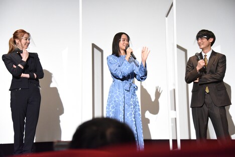 「おもいで写眞」初日舞台挨拶の様子。