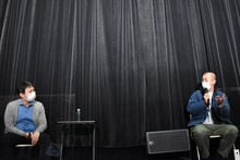 左から濱口竜介、三宅唱。