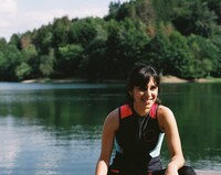 「水を抱く女」