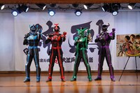 左から純ブルー、純レッド、純グリーン、純バイオレット。