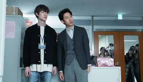 「騙し絵の牙」