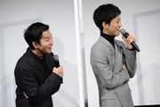 「ロマンティック 浮かれモード」が会場に流れたときの仲野太賀（左）と松坂桃李（右）。