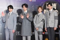 左から宮舘涼太、岩本照、向井康二、ラウール。