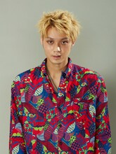 杉三平を演じる磯村勇斗。