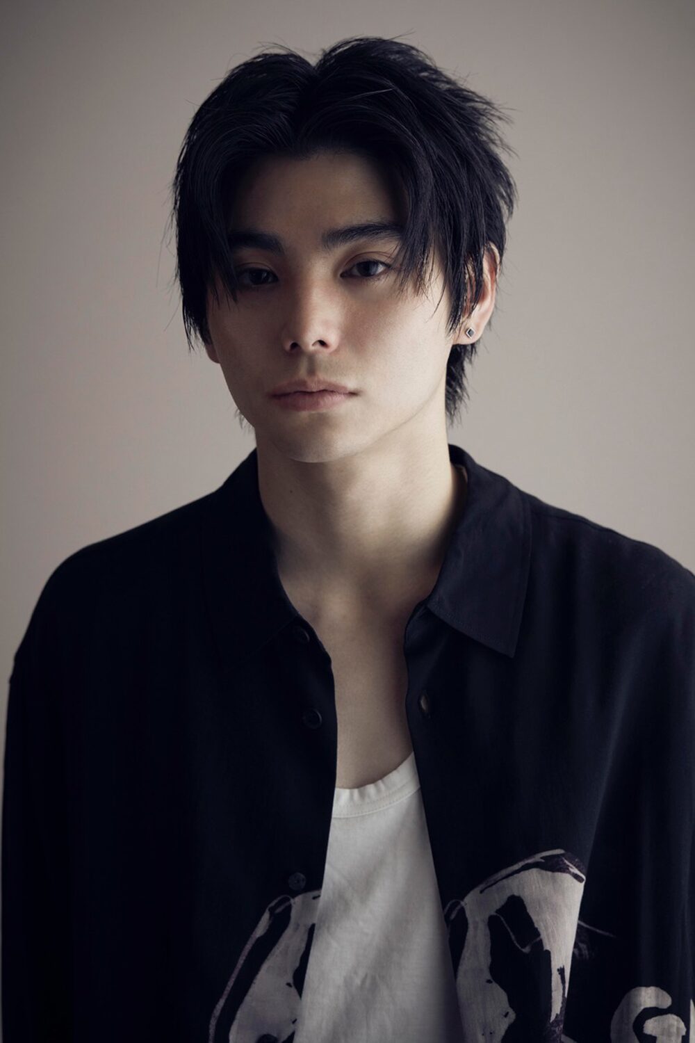 村上虹郎 カムカムエヴリバディ にさだまさしが出演 ラジオ英語講師 平川唯一役 画像ギャラリー 4 17 映画ナタリー