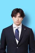 新田真剣佑演じる石倉文太。