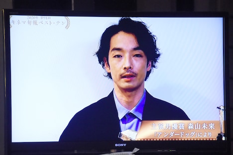 VTRでコメントを発表した森山未來。