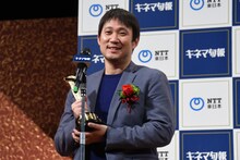 「2020年 第94回キネマ旬報ベスト・テン」の表彰式に出席した濱口竜介。