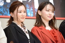 左から山口まゆ、山田杏奈。