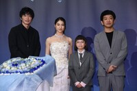 「哀愁しんでれら」初日舞台挨拶の様子。左から田中圭、土屋太鳳、COCO、渡部亮平。
